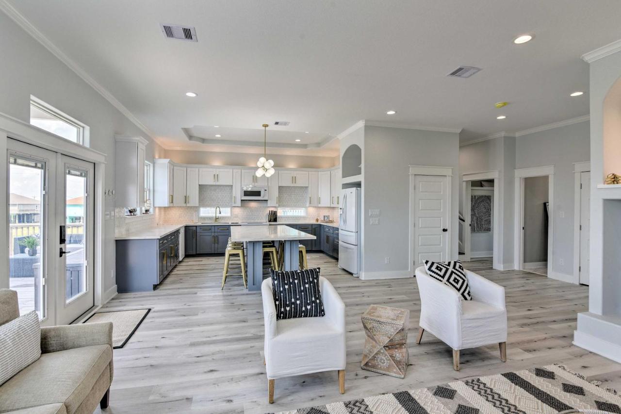Chic Crystal Beach Escape With Deck - Walk To Beach! Bolivar Peninsula Extérieur photo