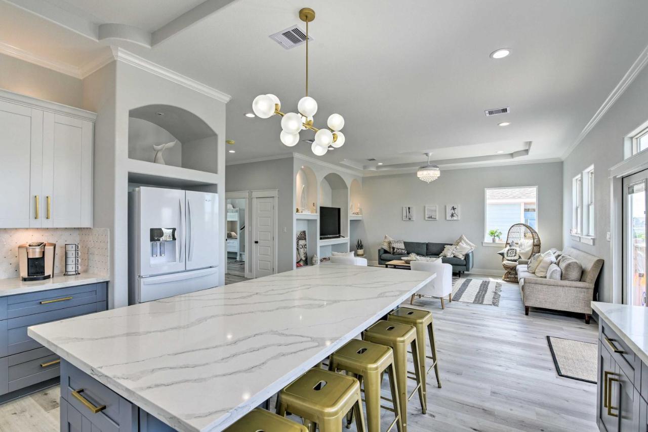 Chic Crystal Beach Escape With Deck - Walk To Beach! Bolivar Peninsula Extérieur photo