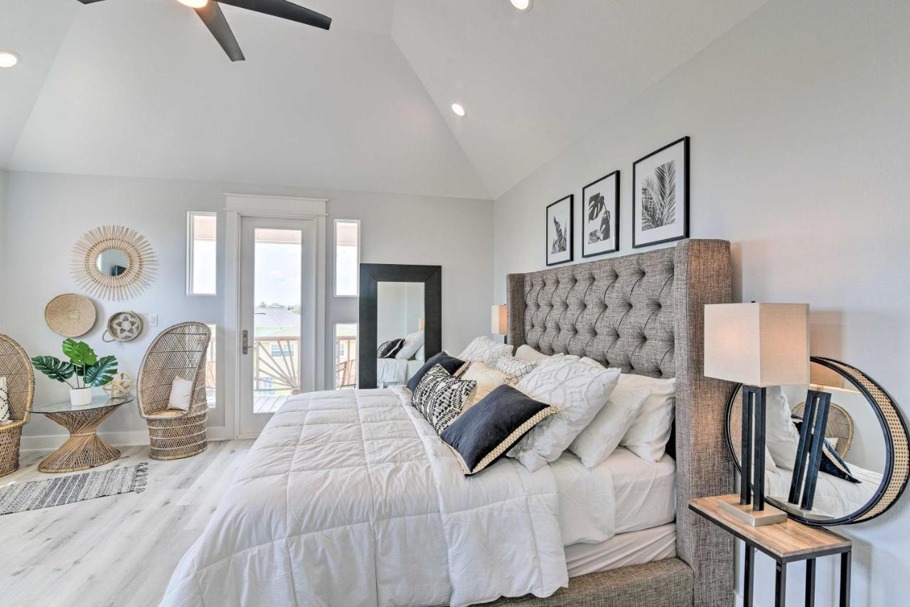 Chic Crystal Beach Escape With Deck - Walk To Beach! Bolivar Peninsula Extérieur photo