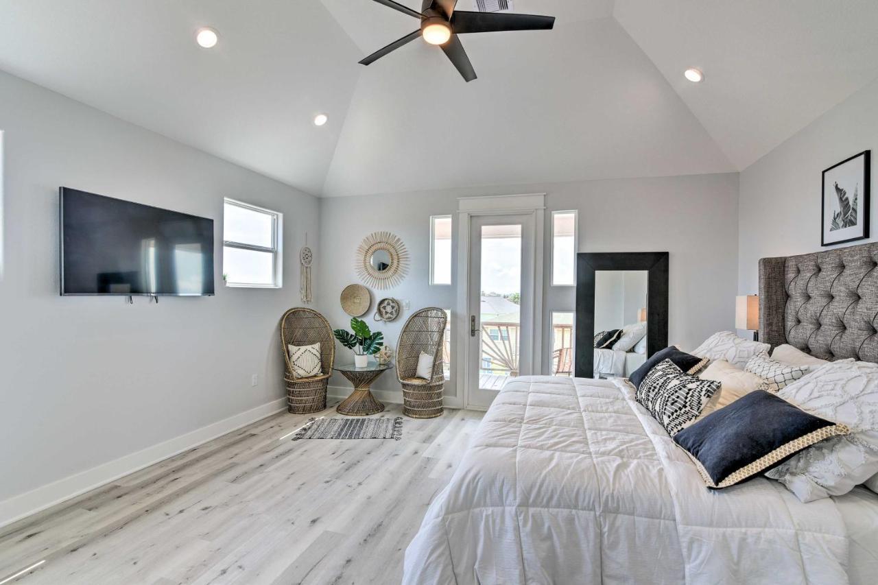 Chic Crystal Beach Escape With Deck - Walk To Beach! Bolivar Peninsula Extérieur photo