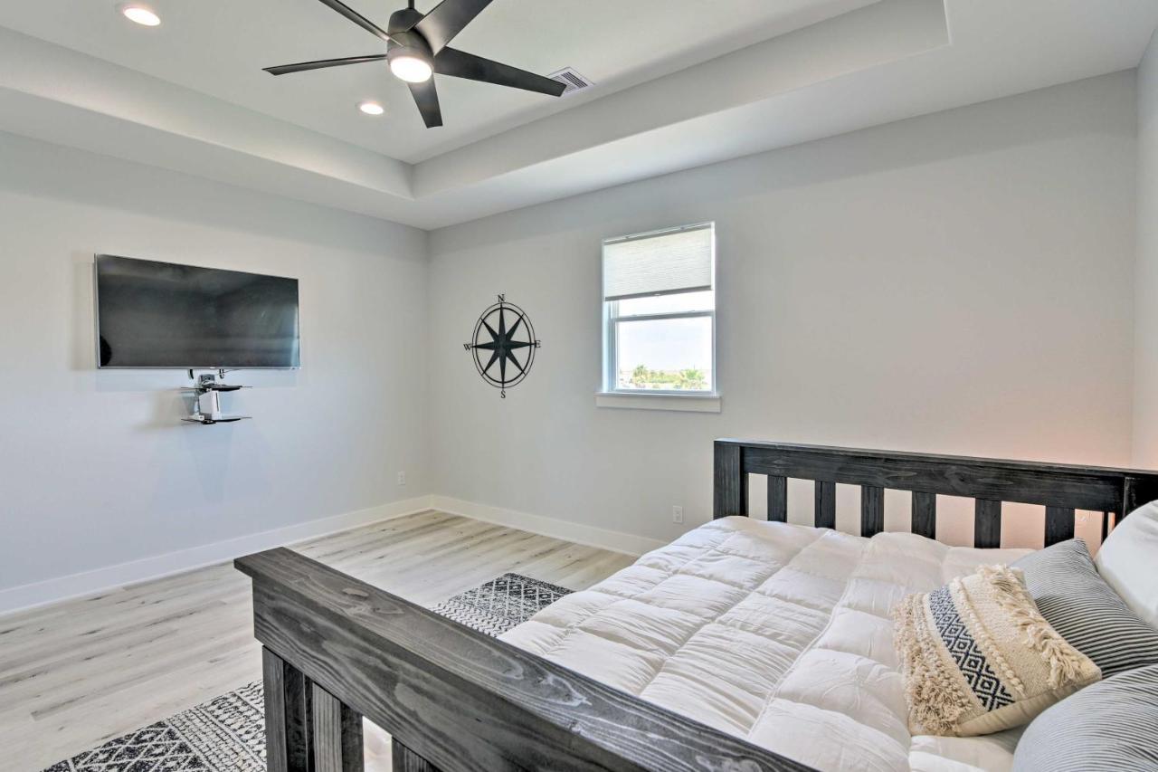 Chic Crystal Beach Escape With Deck - Walk To Beach! Bolivar Peninsula Extérieur photo