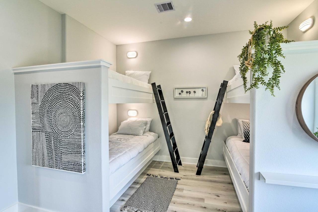 Chic Crystal Beach Escape With Deck - Walk To Beach! Bolivar Peninsula Extérieur photo