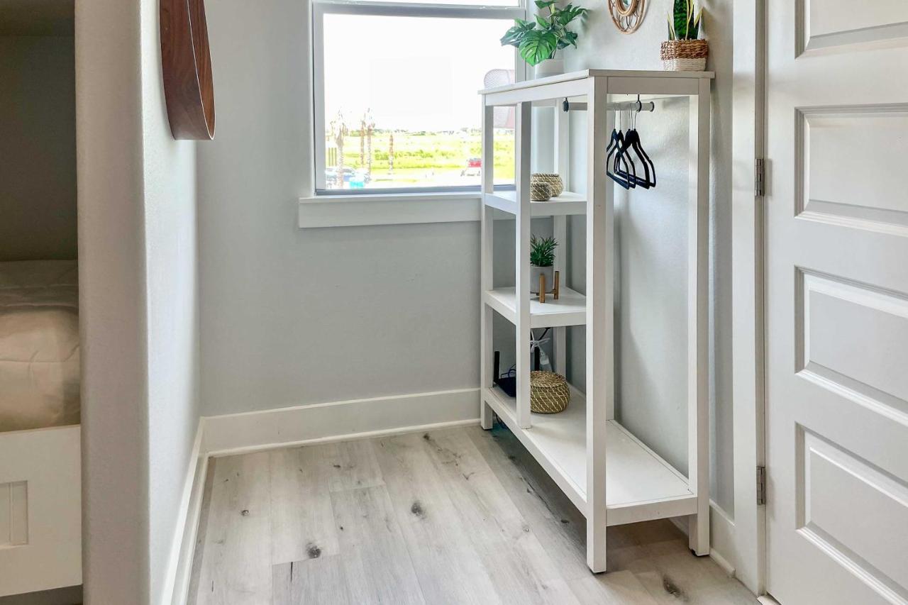 Chic Crystal Beach Escape With Deck - Walk To Beach! Bolivar Peninsula Extérieur photo